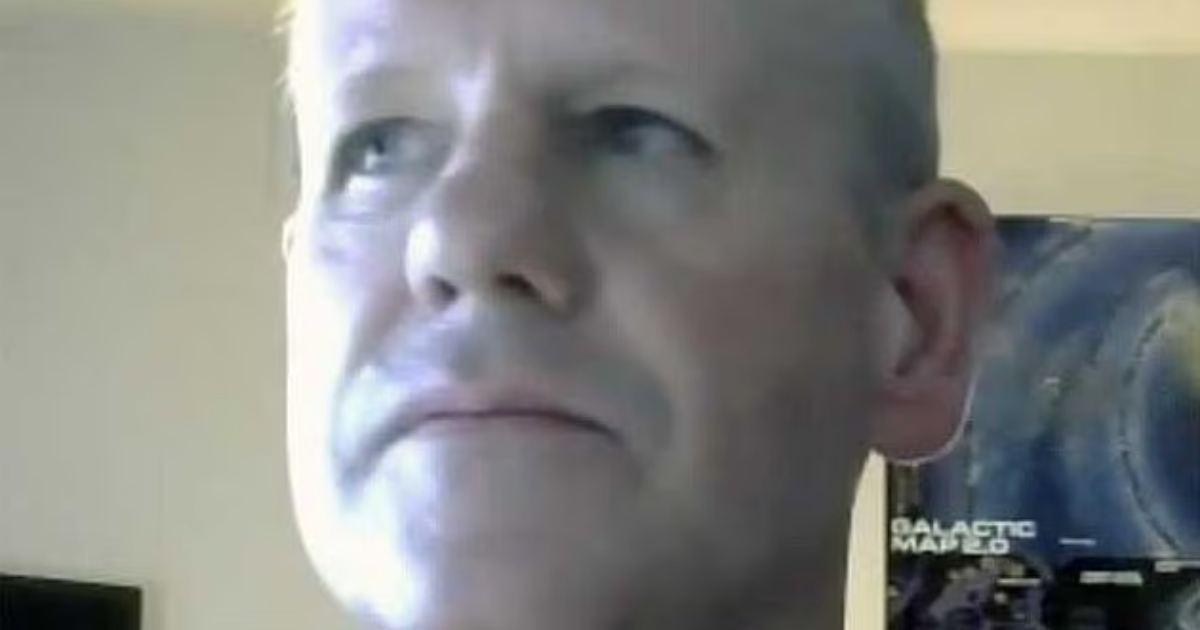 “Miliardi di dispositivi alieni invisibili sono nascosti in tutto il mondo per manipolare la nostra specie”: le rivelazioni choc dell’ex ingegnere Nasa Richard Banduric