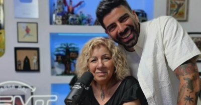 Copertina di “Stiamo vivendo probabilmente il momento più brutto e difficile della nostra vita”: Gianluca Gazzoli intervista la madre e si commuove