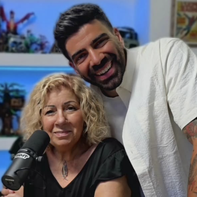 “Stiamo vivendo probabilmente il momento più brutto e difficile della nostra vita”: Gianluca Gazzoli intervista la madre e si commuove