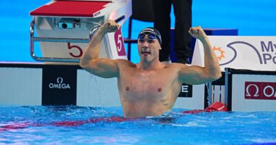Copertina di Mondiali di nuoto, è nata una stella: Cerasuolo medaglia d’oro nei 50 rana. Poi si commuove: “Vorrei vedere la faccia dei miei genitori”