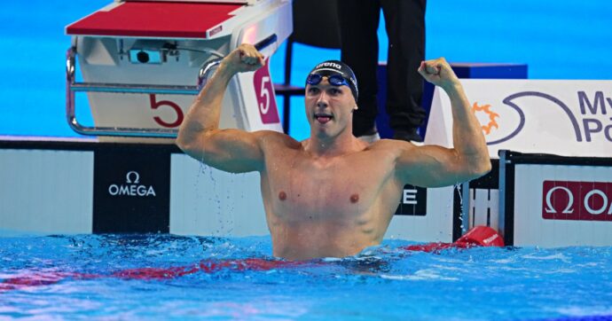 Mondiali di nuoto, è nata una stella: Cerasuolo medaglia d’oro nei 50 rana. Poi si commuove: “Vorrei vedere la faccia dei miei genitori”