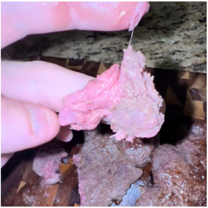 “Ho trovato una sostanza strana sulla mia fetta di carne. Era chewing gum. Qualcuno mi deve dare delle spiegazioni”: lo choc di Jordan Colleary – VIDEO