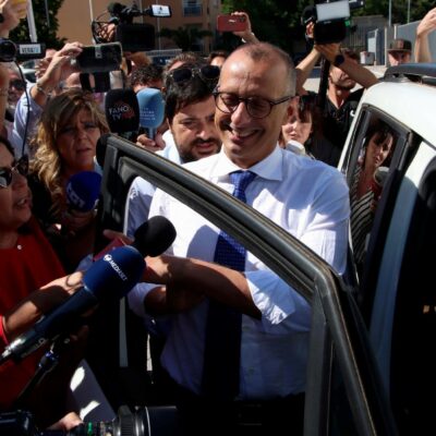 Copertina di Inchiesta nelle Marche, Ricci (Pd) ai pm: “Non ne so nulla”. Lascia il cerino in mano ai suoi