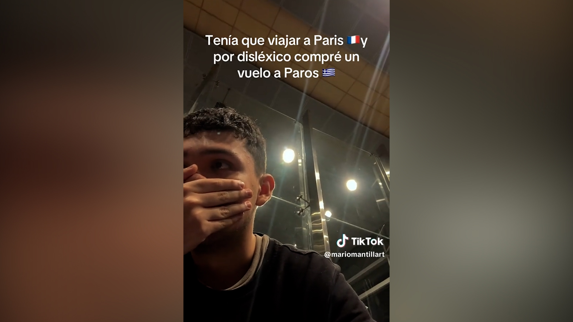 Vuole andare a Parigi ma sbaglia a digitare e compra un biglietto aereo per Paros: l’errore diventa virale Vuole andare a Parigi ma sbaglia a digitare e compra un biglietto aereo per Paros: l’errore diventa virale