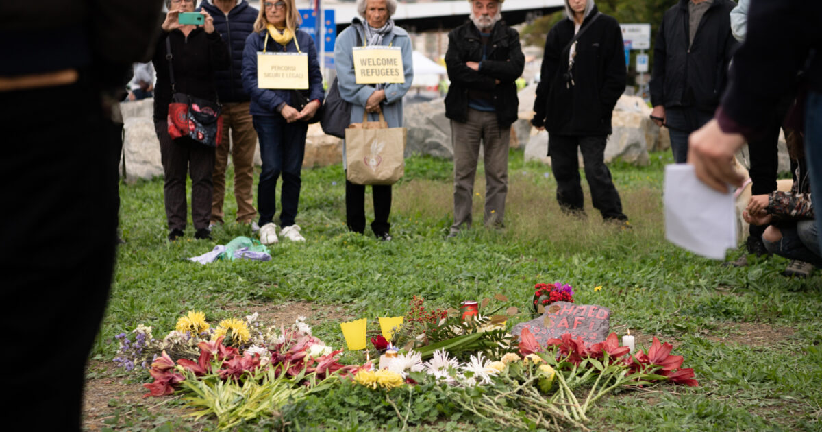 memoriale migranti morti al confine il sindaco leghista di ventimiglia vuole demolirlo i turisti si devono rilassare