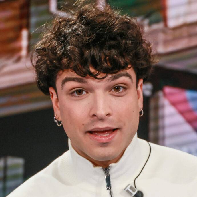 “Papà Alessandro Gassmann ha rimesso le due enne nel cognome perché fiero delle nostre origini ebraiche. Ho colto la possibilità di recitare”: parla il figlio Leo