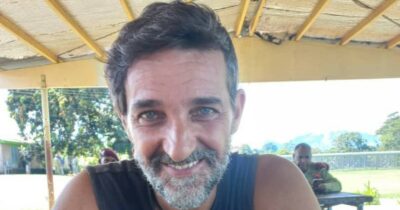 Copertina di Carlo D’Attanasio è libero: l’italiano è stato assolto in appello in Papua Nuova Guinea. “È malato, deve essere rimpatriato”