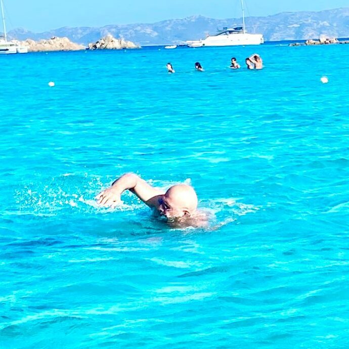 Svegliarsi al mattino e fare colazione davanti alla Maddalena è un’esperienza indimenticabile