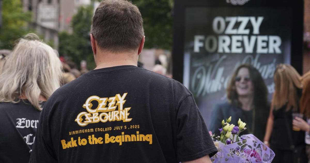 Oggi il senso del ‘living funeral’ di Ozzy Osbourne appare con chiarezza disarmante Oggi il senso del ‘living funeral’ di Ozzy Osbourne appare con chiarezza disarmante