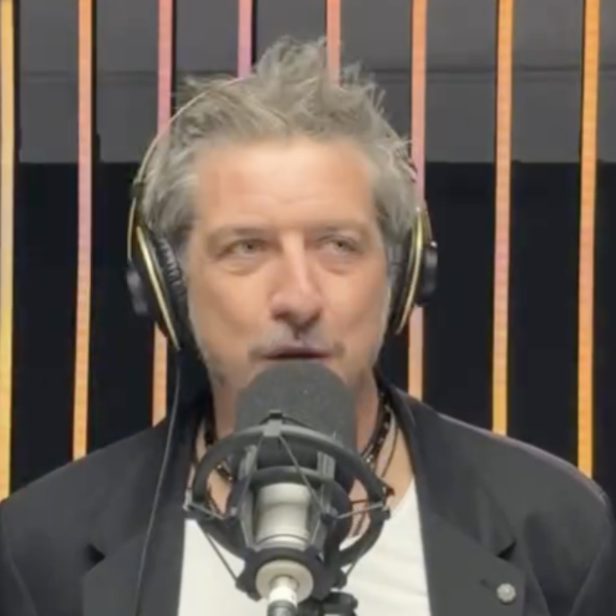 “Ho sentito troppi colleghi doversi giustificare… Interpretare Mussolini e dover garantire di essere antifascista è ridicolo”: parla Paolo Ruffini