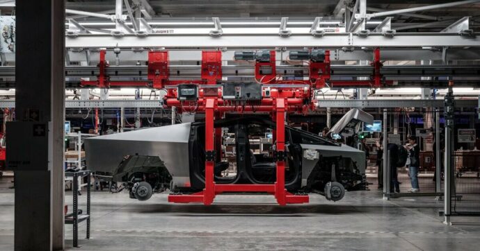 Auto elettriche, il dominio cinese si consolida grazie a un deposito di litio da 490 milioni di tonnellate