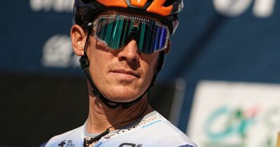 Copertina di “Oggi non correrei più per la Israel, in squadra non si poteva discutere di Gaza. Il ciclismo prenda posizione”: la denuncia di De Marchi