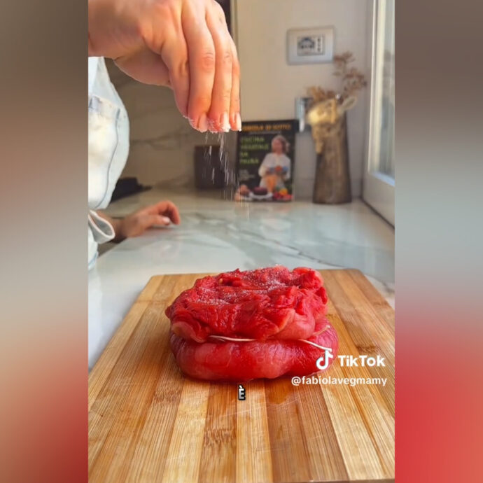 Il filetto e il carpaccio? Ora si fanno con l’anguria. La “carne” vegana diventa virale