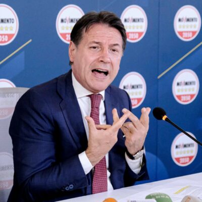 Copertina di Conte, un sì sofferto a Ricci: “La nostra base è inquieta”