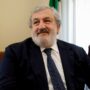 Copertina di Decarbonizzazione dell’ex Ilva, l’intesa è una “farsa” per il M5S e scontenta i sindacati. Cauto il Pd (e Emiliano esulta)