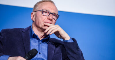 Copertina di “Ho sempre rifiutato di usare questa parola, ora non posso trattenermi: a Gaza è genocidio”: le parole dello scrittore israeliano Grossman