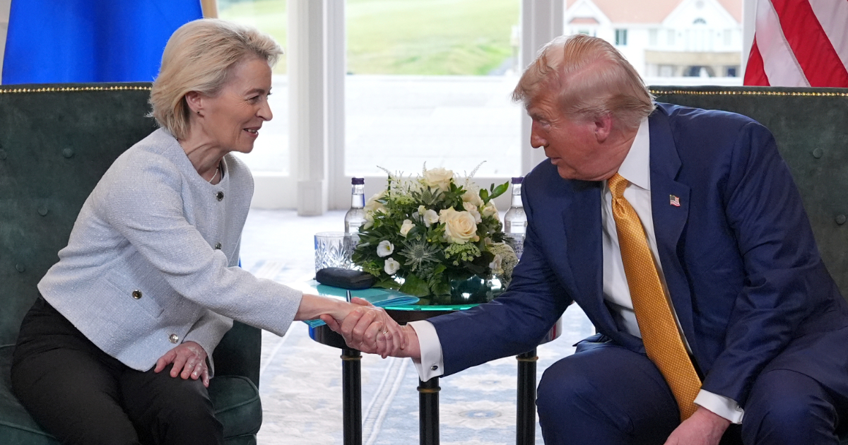 Dazi, Trump firma l’ordine esecutivo: l’entrata in vigore delle tariffe con l’Ue al 15% slitta al 7 agosto. E ora nel mirino c’è il Canada