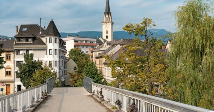 Il progresso si ferma in un piccolo bar di Villach, qui si paga solo in moneta