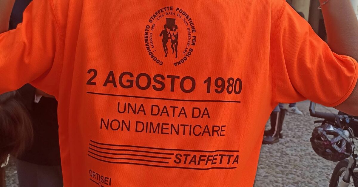 Da Milano a Bologna, la staffetta della memoria: a piedi o in bici da tutta Italia per ricordare la strage alla stazione
