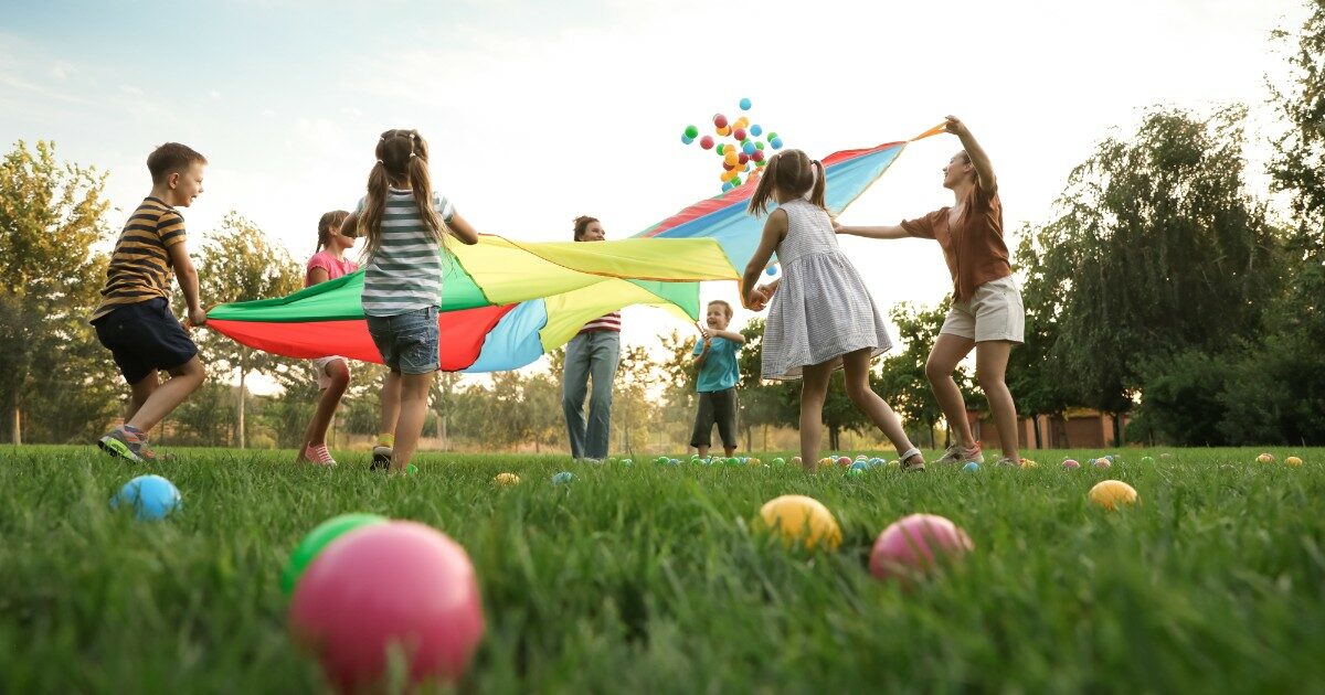 “Cosa state facendo? Non è permesso”: merenda di compleanno al parco per la figlia di 8 anni finisce con una multa da 80 euro