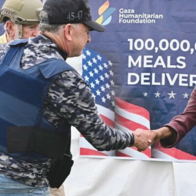 Copertina di Gaza, Witkoff visita i centri di aiuti: non si spara per qualche ora