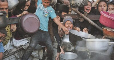 Copertina di “A Gaza il punto più basso mai toccato: essere israeliana è un peso”: parla la figlia di Amos Oz