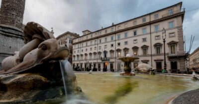 Copertina di “Avvelenato bruciando carte per gli 007”. Falegname vince causa con Palazzo Chigi