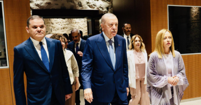 Copertina di Meloni incontra Erdogan e Dbeibah: vertice a Istanbul sulla gestione dei migranti dalla Libia
