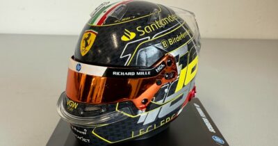 Copertina di Ferrari in scala 1:5, i caschi di Leclerc e Hamilton diventano da collezione