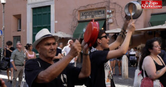 Copertina di “Facciamo rumore per Gaza”, Non una di meno in piazza a Roma con pentole e mestoli: “Governo complice del genocidio”