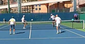 Copertina di Sinner e Berrettini imbattibili a calcio-tennis: il video della sfida dopo l’allenamento