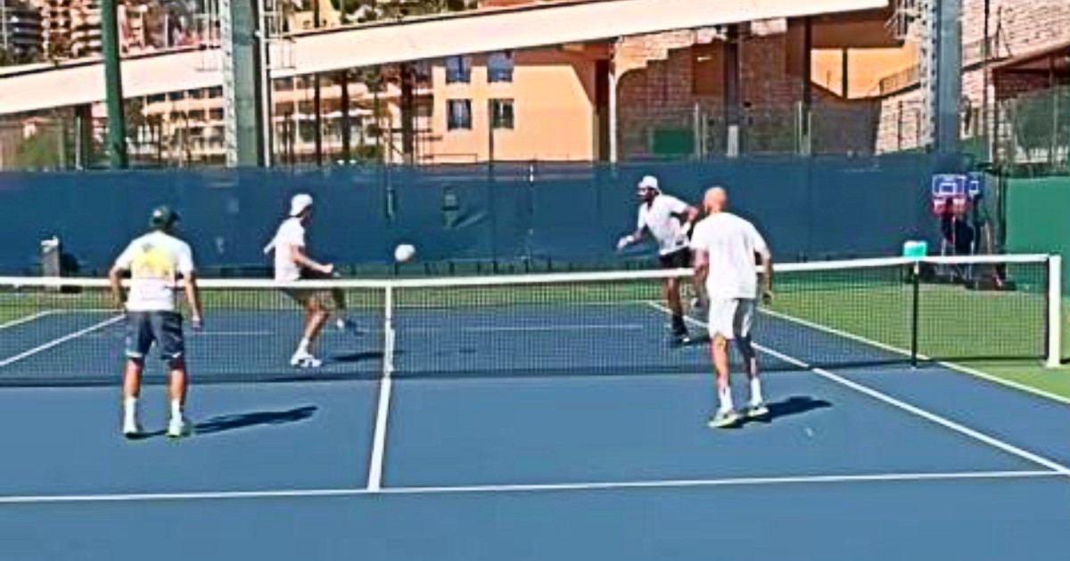 sinner e berrettini imbattibili a calcio tennis il video della sfida dopo l8217allenamento