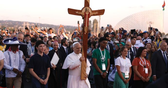 Il messaggio del Papa al milione di giovani di Tor Vergata: “Internet? Quando lo strumento domina sull’uomo, l’uomo diventa una merce”