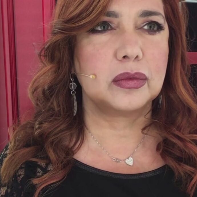 “Ho l’avviso di sfratto, sono sul lastrico. Con un miracoloso fornetto elettrico mangio una volta al giorno”: l’ex star del cinema sexy Michela Miti si sfoga