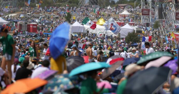 Giubileo dei giovani, la pellegrina egiziana Pascale Rafic muore a 18 anni: arresto cardiaco in pullman. Cordoglio del Papa