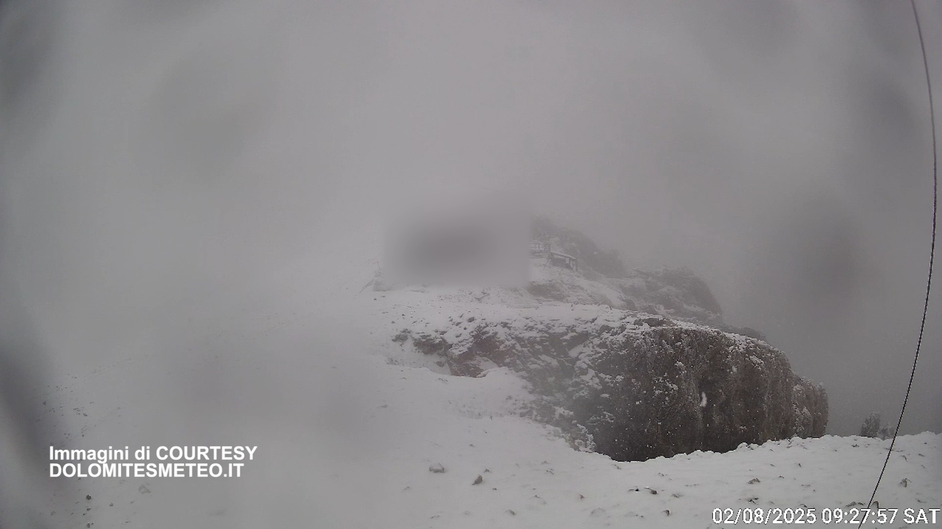 nevica sulla marmolada due gradi sotto lo zero e paesaggio invernale il video