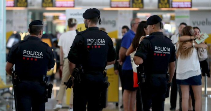 Ha il visto scaduto: bambino abbandonato in aeroporto