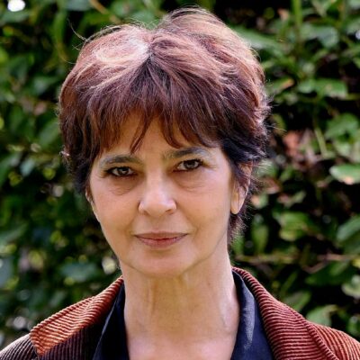 Copertina di Laura Morante: “Il mio esordio incosciente, la rissa a Cannes di Depp e la lotta (totale) con  Bene”