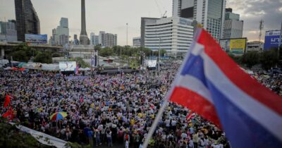 Copertina di Bangkok, piazza chiede dimissioni della presidente