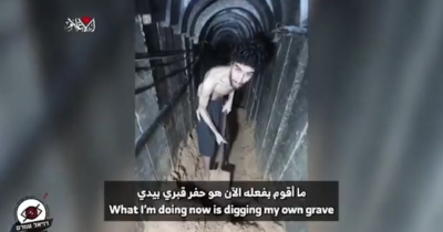 Copertina di Gaza, ostaggio israeliano costretto da Hamas a scavare una fossa: “Sto morendo, sarà per me”