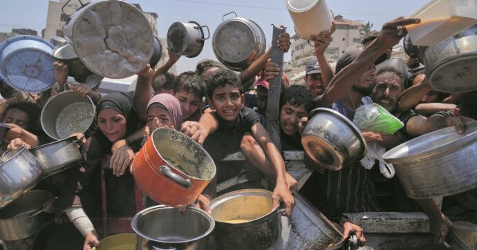 Gaza, l’Onu: “Dal 19 maggio solo il 10% degli aiuti arrivato ai civili”. Netanyahu: “Hamas affama gli ostaggi, sono come i nazisti”