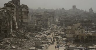 Quei libri venduti sui marciapiedi di Gaza (e i loro usi alternativi): “Quanto costano? Dipende cosa ne deve fare chi li compra”