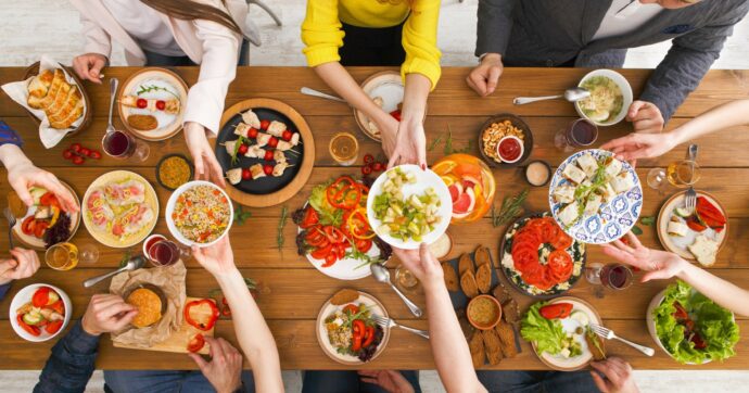 Pranzo di Ferragosto. Dalle festose scampagnate in condivisione al culto di cibi e luoghi esclusivi
