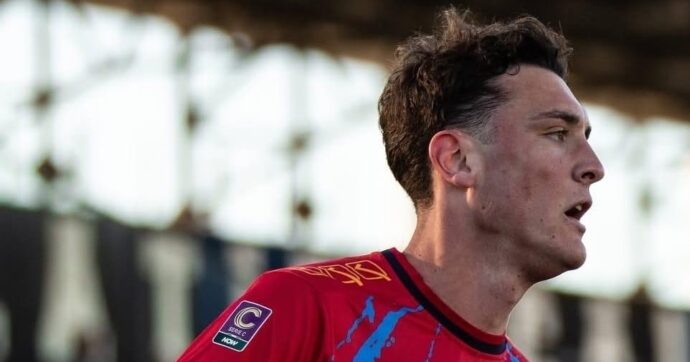 “Rinuncio a un contratto da calciatore, è difficile ma scelgo un altro percorso. Ne sono orgoglioso”: la storia di Pietro Santi, che saluta il calcio e vola a New York