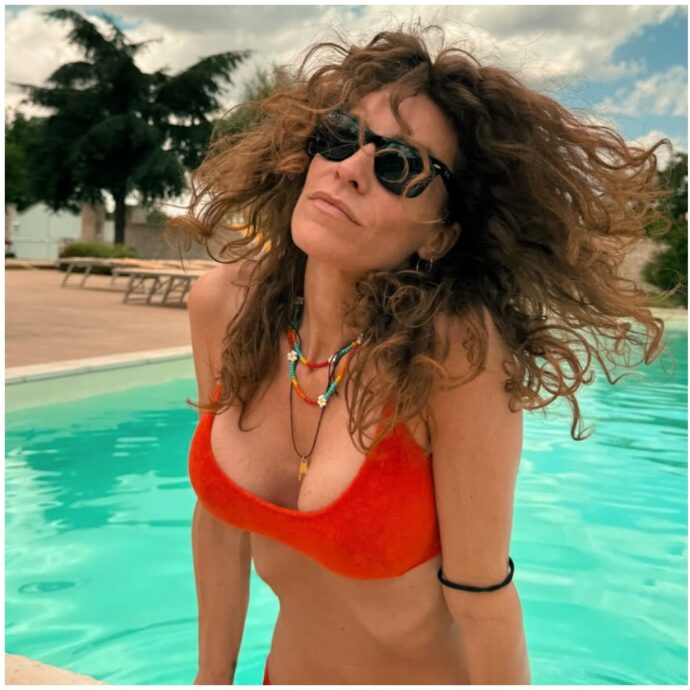 “È agosto, sei in Puglia, hai un presente brillante e un passato che parla ancora di te, dicendo bugie”: dissing social tra gli ex Veronica Ruggeri e Nicolò De Devitiis