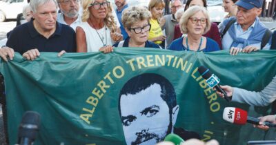 Copertina di Meloni chiama la madre di Trentini: “Impegno massimo del governo per liberarlo dal carcere venezuelano”
