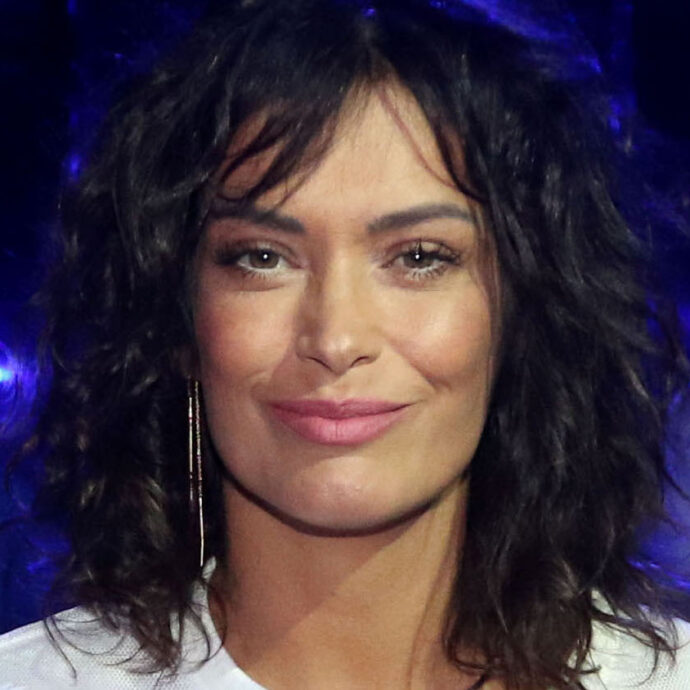 “Quando abusi di alcool, come facevo io, riempi un vuoto o problemi psichiatrici. Ero bipolare e mi sono internata in clinica”: lo rivela Fernanda Lessa