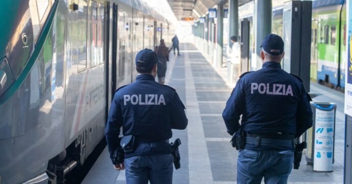 Ragazza di 20 anni denuncia violenza sessuale sul treno per Novara: indaga la polizia