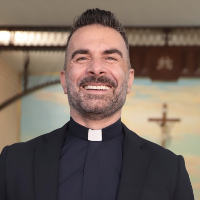 “Dov’è Dio a Gaza? C’è da chiedersi dove sia il cuore dell’uomo. Evangelizzo sul web con messaggi positivi. Io prete hot? Frainteso”: parla Don Cosimo Schena