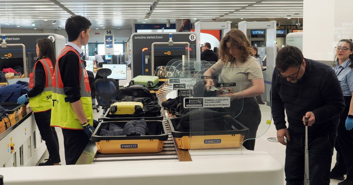 Via libera ai liquidi nel bagaglio a mano? La novità vale solo in 5 aeroporti italiani Via libera ai liquidi nel bagaglio a mano? La novità vale solo in 5 aeroporti italiani